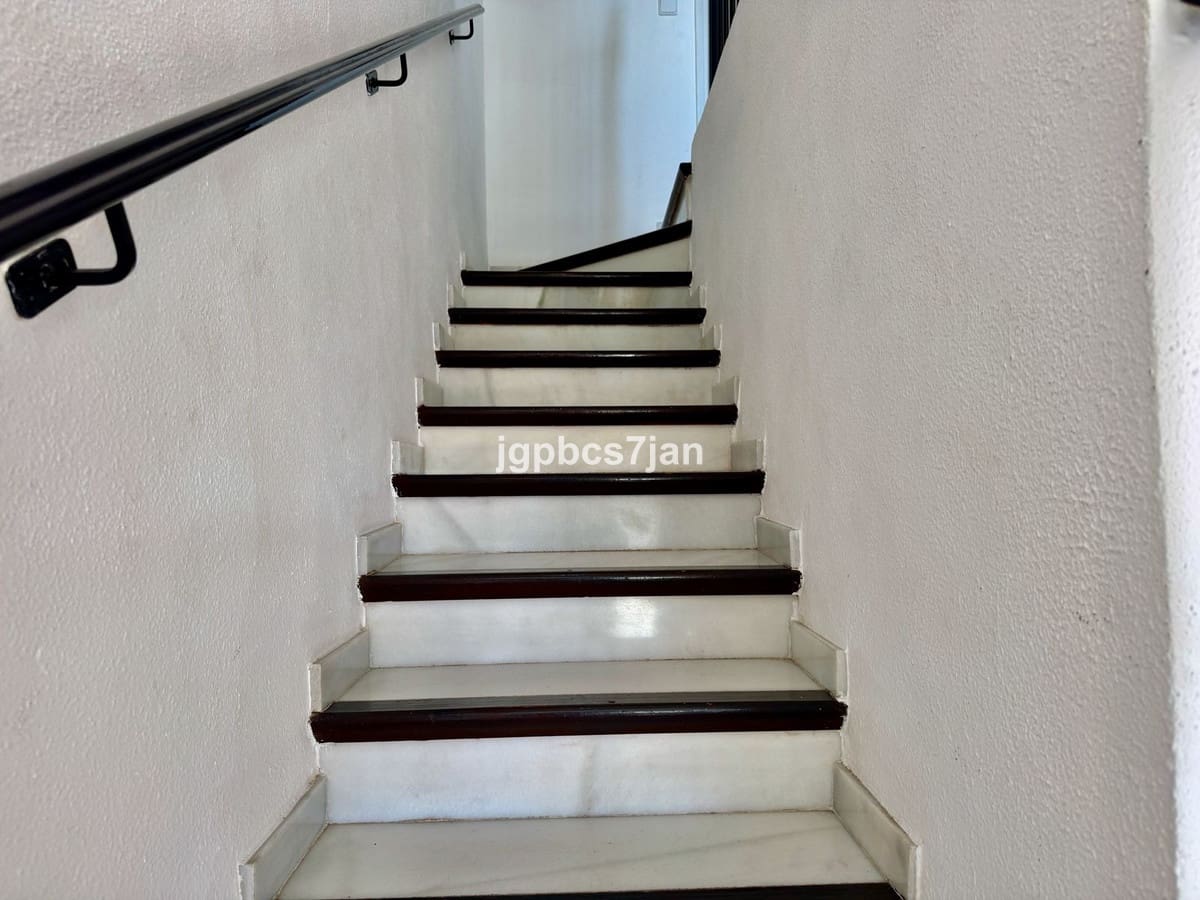 2 sovrum Hus till salu i Benalmadena med pool garage - 349 990 € (Ref: 10122732)