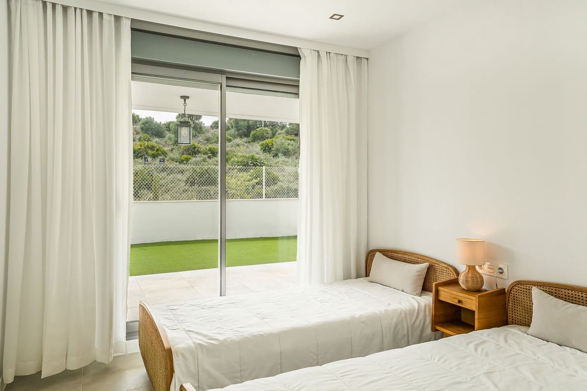 2 soverom Leilighet til salgs i Mijas Costa med svømmebasseng garasje - € 465 000 (Ref: 10122735)