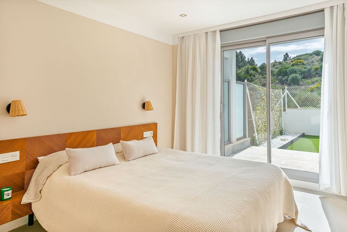 2 soverom Leilighet til salgs i Mijas Costa med svømmebasseng garasje - € 465 000 (Ref: 10122735)