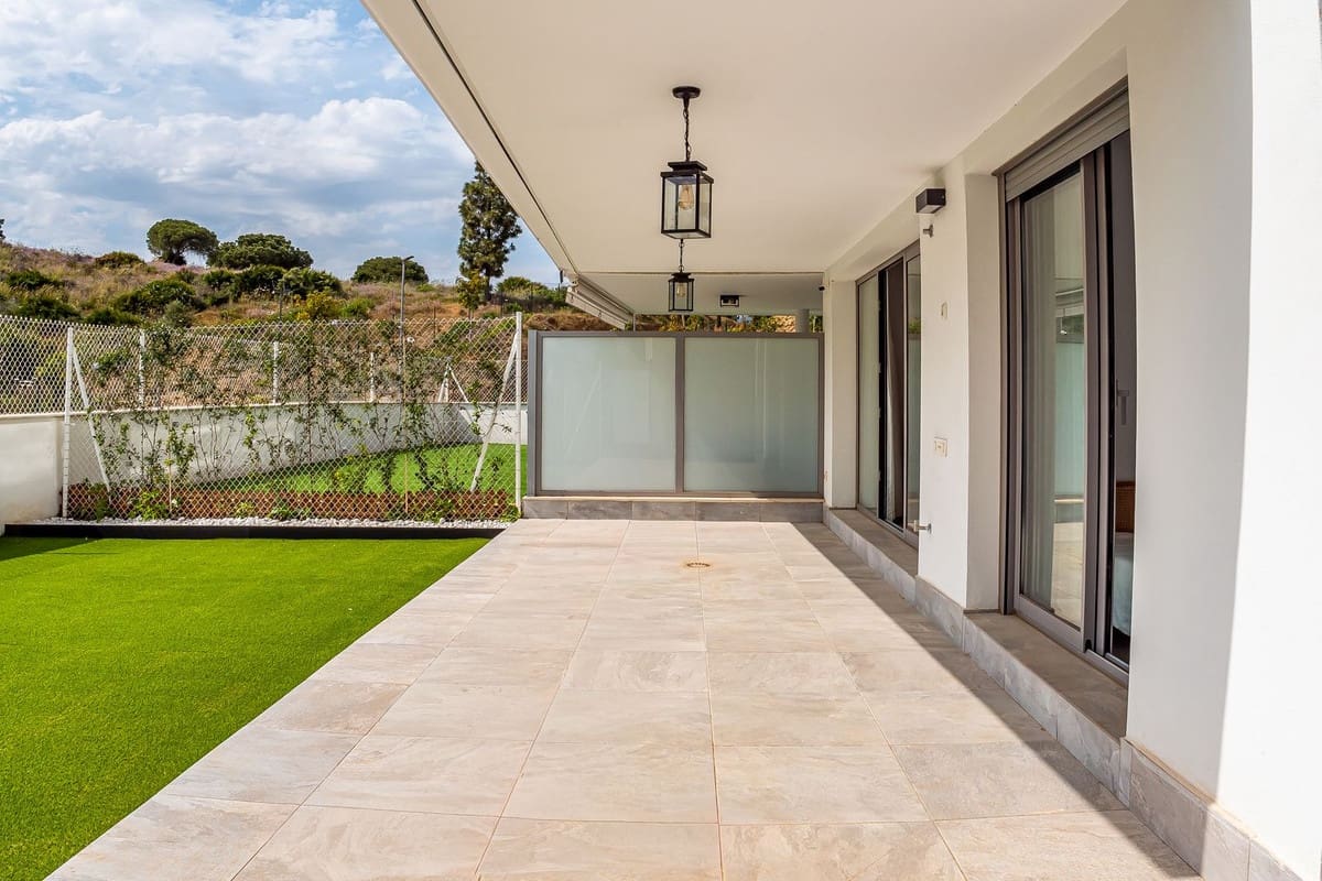 2 soverom Leilighet til salgs i Mijas Costa med svømmebasseng garasje - € 465 000 (Ref: 10122735)