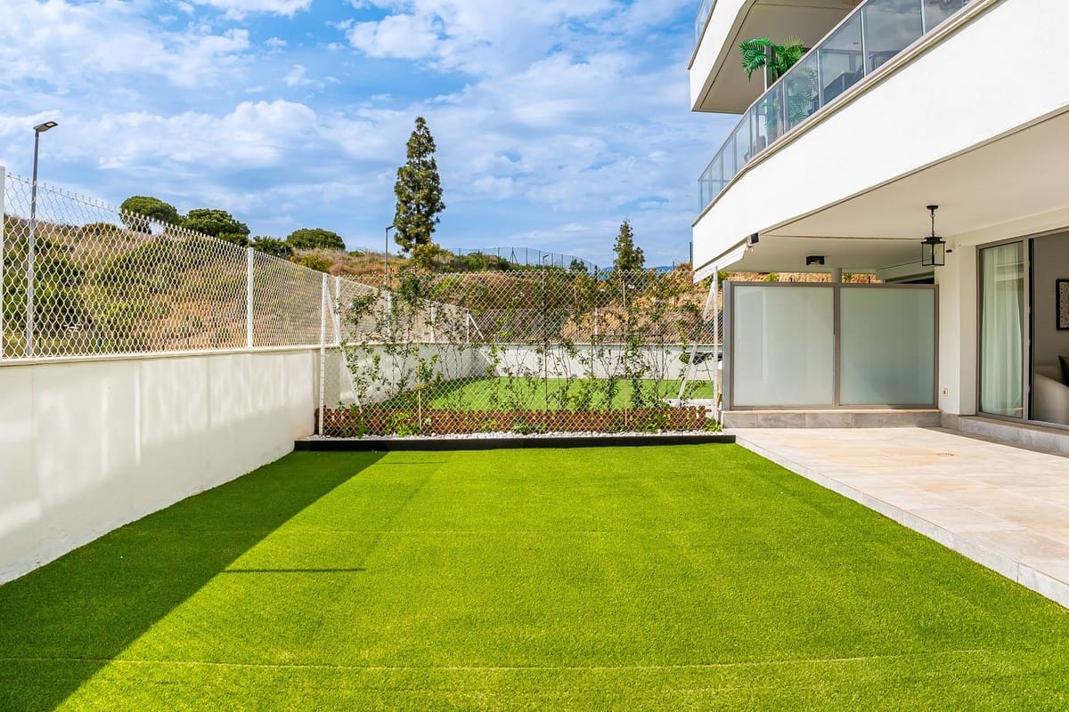 2 soverom Leilighet til salgs i Mijas Costa med svømmebasseng garasje - € 465 000 (Ref: 10122735)