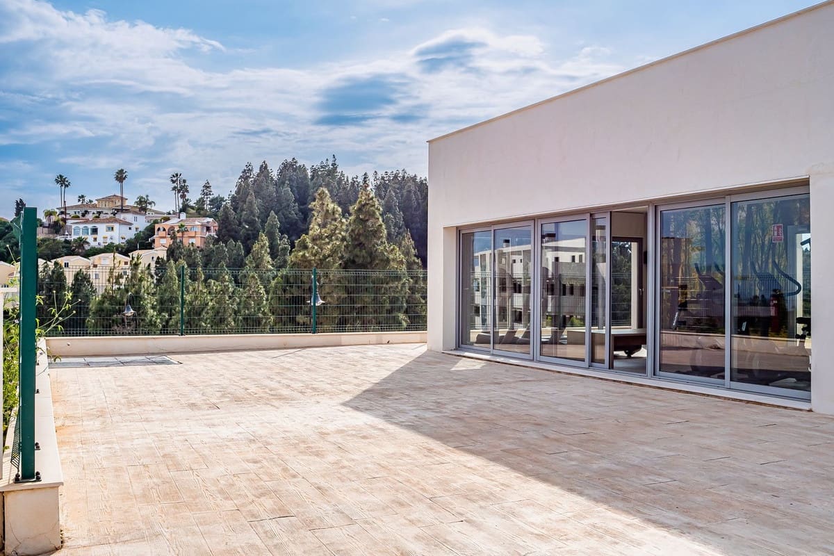 2 soverom Leilighet til salgs i Mijas Costa med svømmebasseng garasje - € 465 000 (Ref: 10122735)