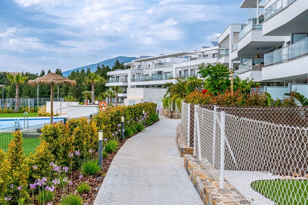2 soverom Leilighet til salgs i Mijas Costa med svømmebasseng garasje - € 465 000 (Ref: 10122735)