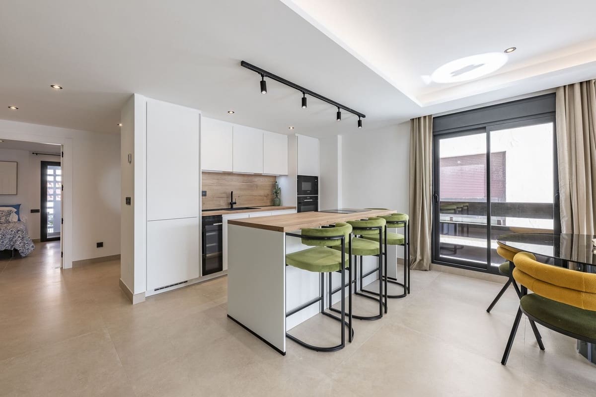 3 chambre Appartement à vendre à Nueva Andalucia avec piscine garage - 785 000 € (Ref: 10122744)