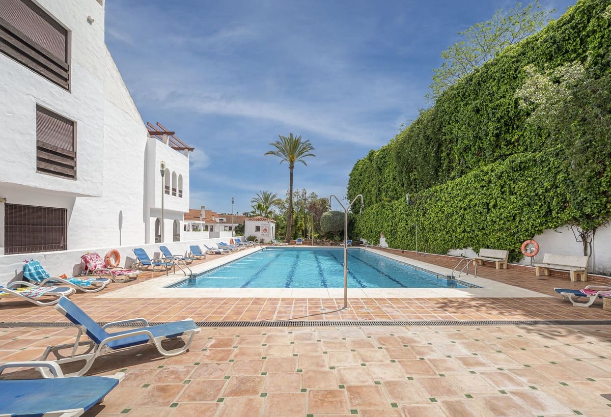 3 chambre Appartement à vendre à Nueva Andalucia avec piscine garage - 785 000 € (Ref: 10122744)