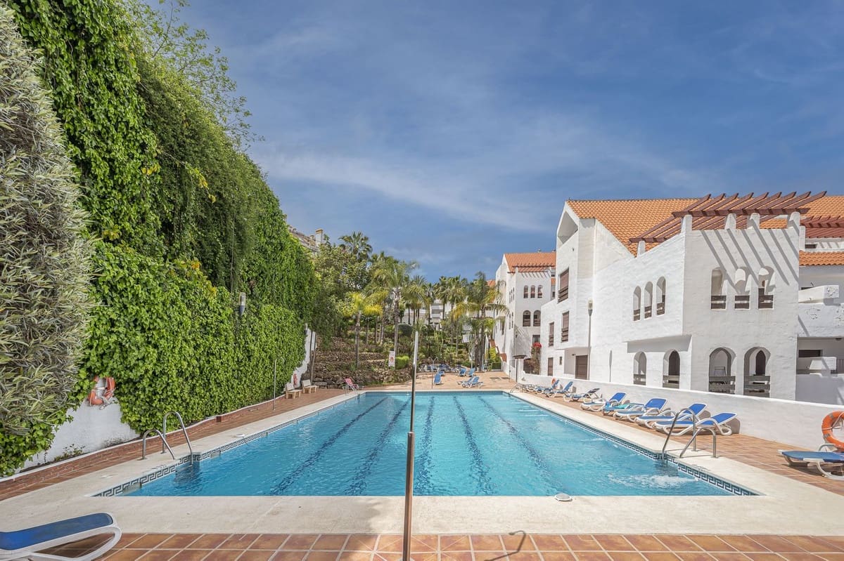 3 chambre Appartement à vendre à Nueva Andalucia avec piscine garage - 785 000 € (Ref: 10122744)