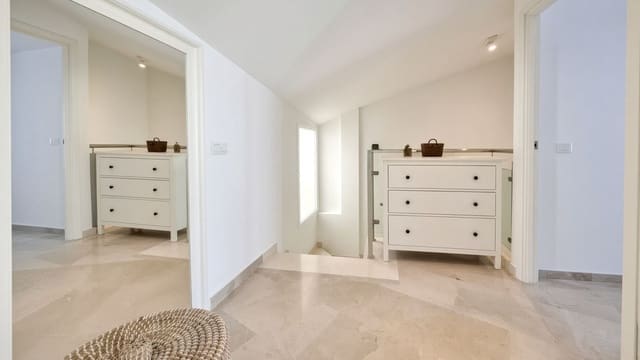 3 sypialnia Apartament na sprzedaż w Playa Bajadilla - Puertos, Marbella - 620 000 € (Ref: 10122748)