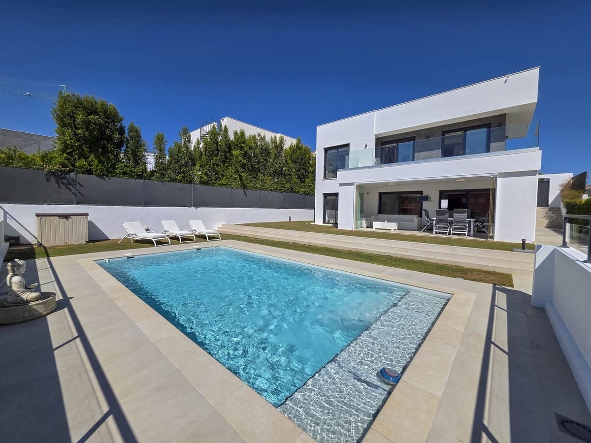 Chalet de 3 habitaciones en Manilva en venta con piscina garaje - 1.250.000 € (Ref: 10122753)