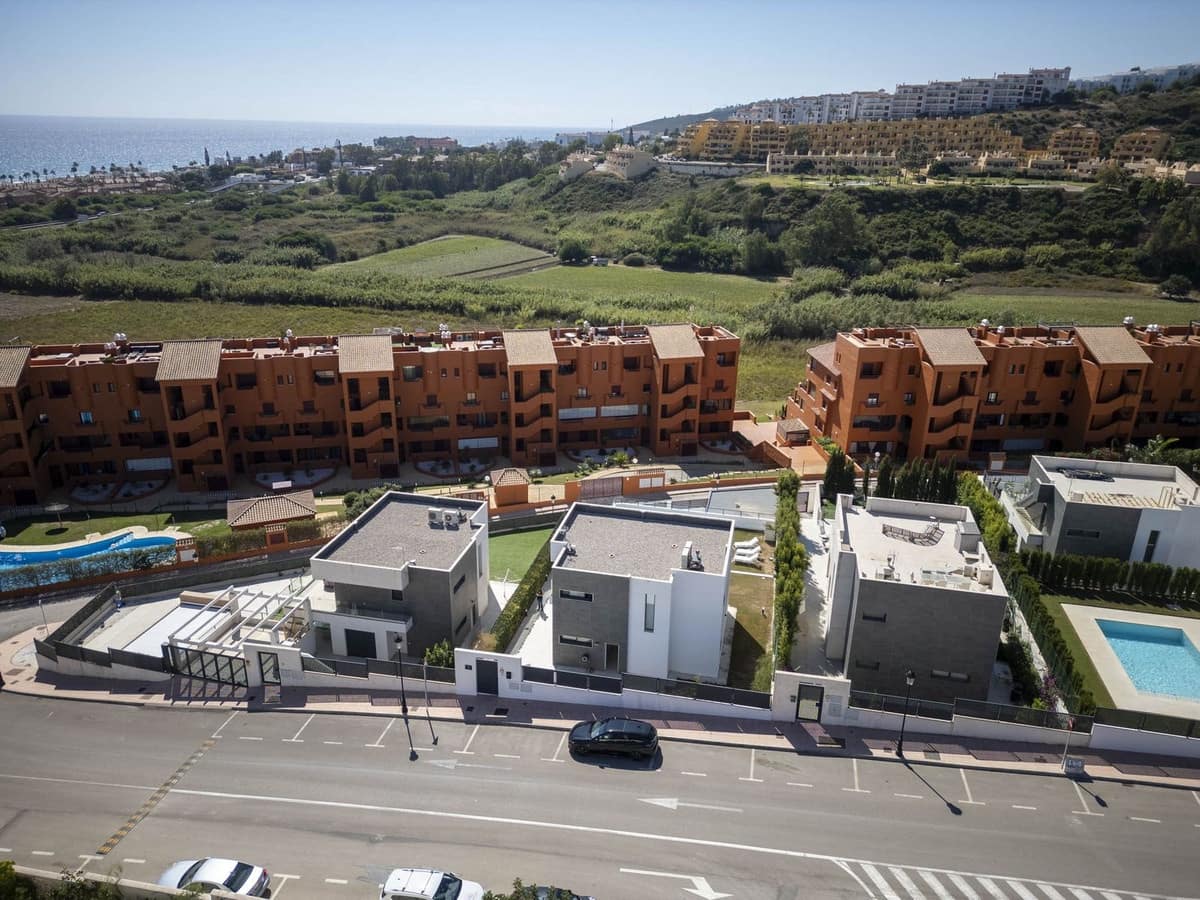 Chalet de 3 habitaciones en Manilva en venta con piscina garaje - 1.250.000 € (Ref: 10122753)