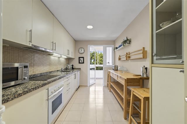 3 makuuhuone Huoneisto myytävänä paikassa La Quinta, Benahavís mukana uima-altaan 
autotalli - 650 000 € (Ref: 10122755)