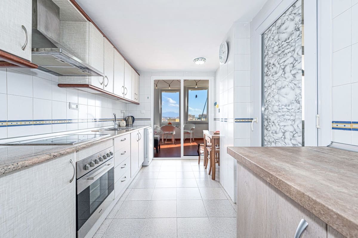 3 bedroom Apartment for sale in Estepona with pool garage - € 385,000 (Ref: 10122758)