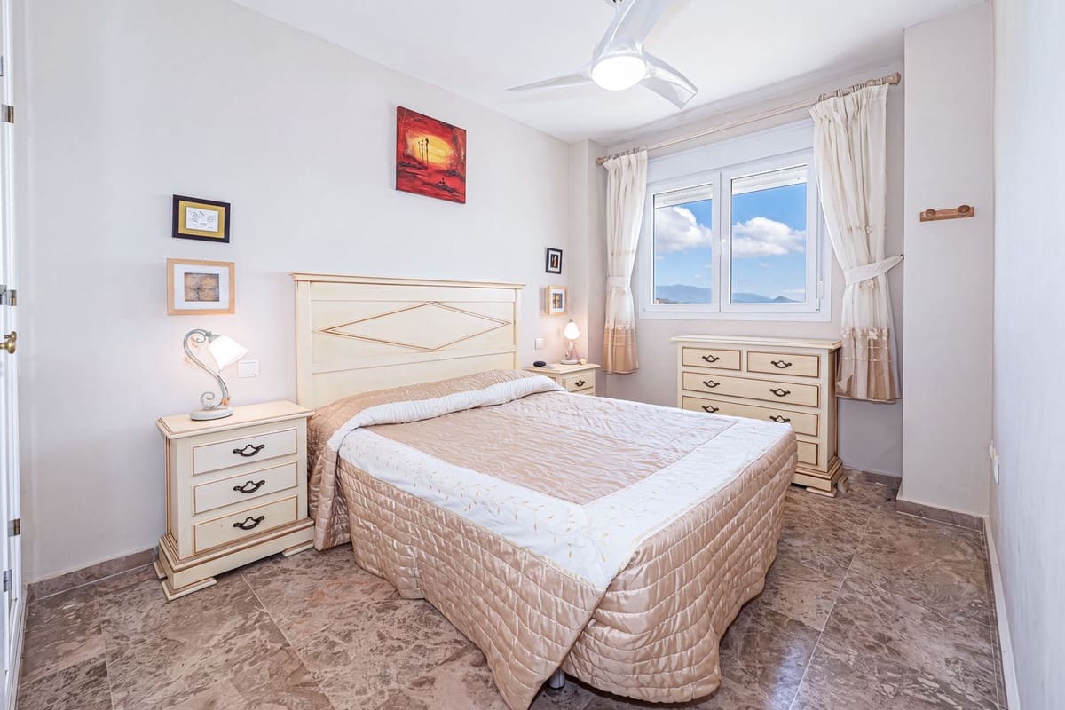 3 bedroom Apartment for sale in Estepona with pool garage - € 385,000 (Ref: 10122758)