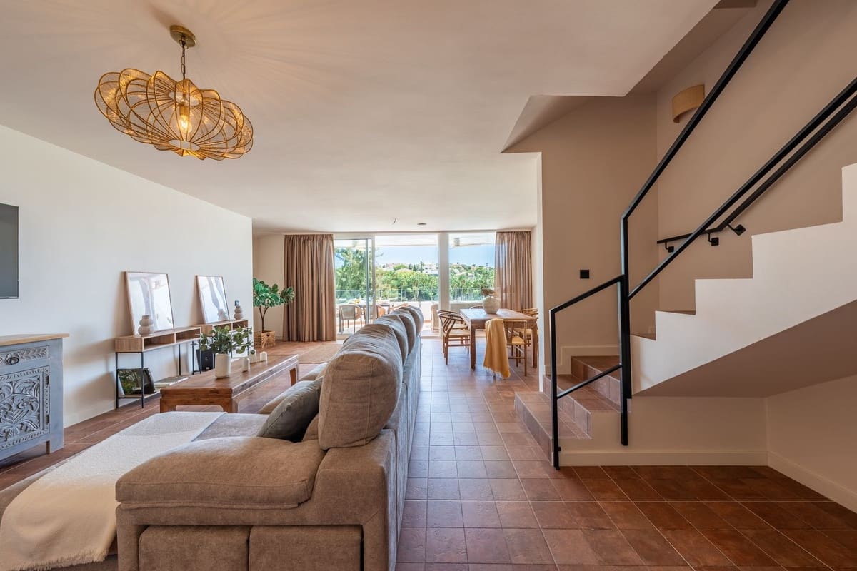 3 bedroom Villa for sale in Benalmadena Costa with pool garage - € 985,000 (Ref: 10122764)