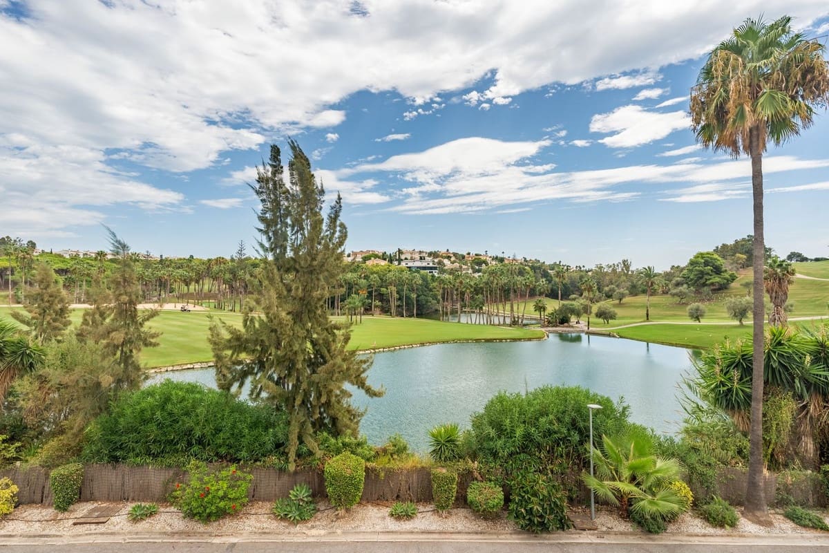 3 bedroom Villa for sale in Benalmadena Costa with pool garage - € 985,000 (Ref: 10122764)