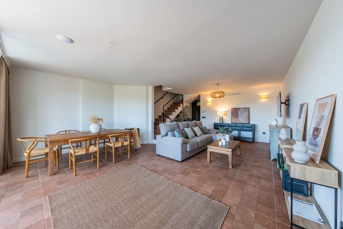 3 bedroom Villa for sale in Benalmadena Costa with pool garage - € 985,000 (Ref: 10122764)