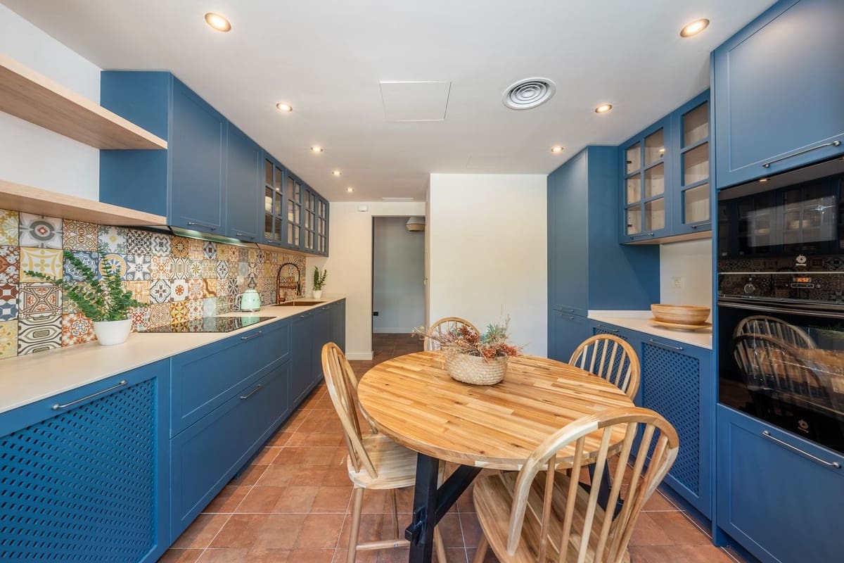 3 bedroom Villa for sale in Benalmadena Costa with pool garage - € 985,000 (Ref: 10122764)