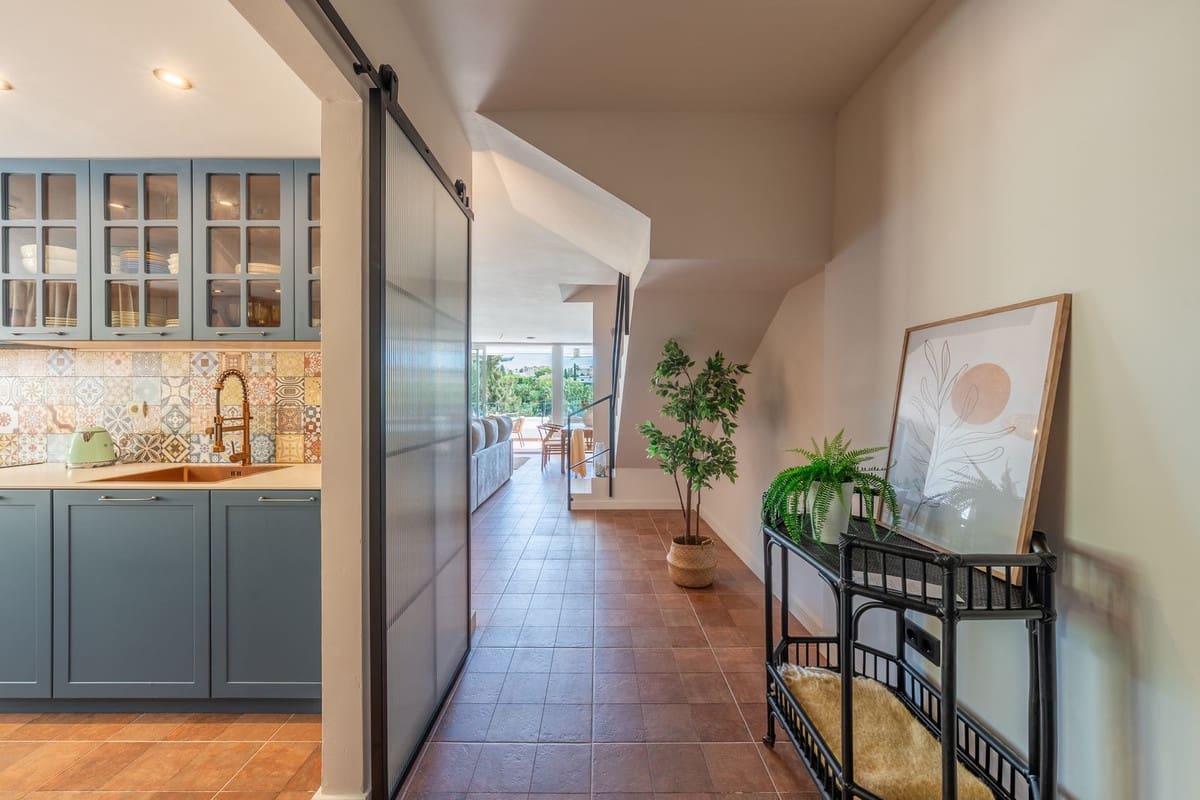 3 bedroom Villa for sale in Benalmadena Costa with pool garage - € 985,000 (Ref: 10122764)
