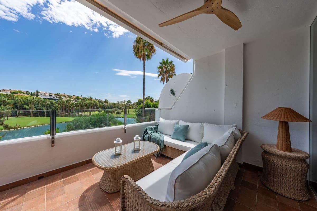 3 bedroom Villa for sale in Benalmadena Costa with pool garage - € 985,000 (Ref: 10122764)