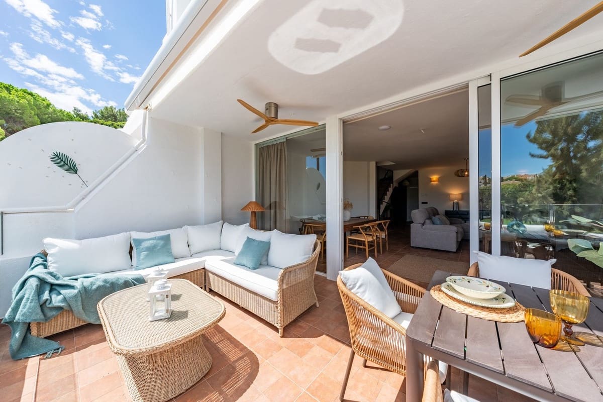3 bedroom Villa for sale in Benalmadena Costa with pool garage - € 985,000 (Ref: 10122764)