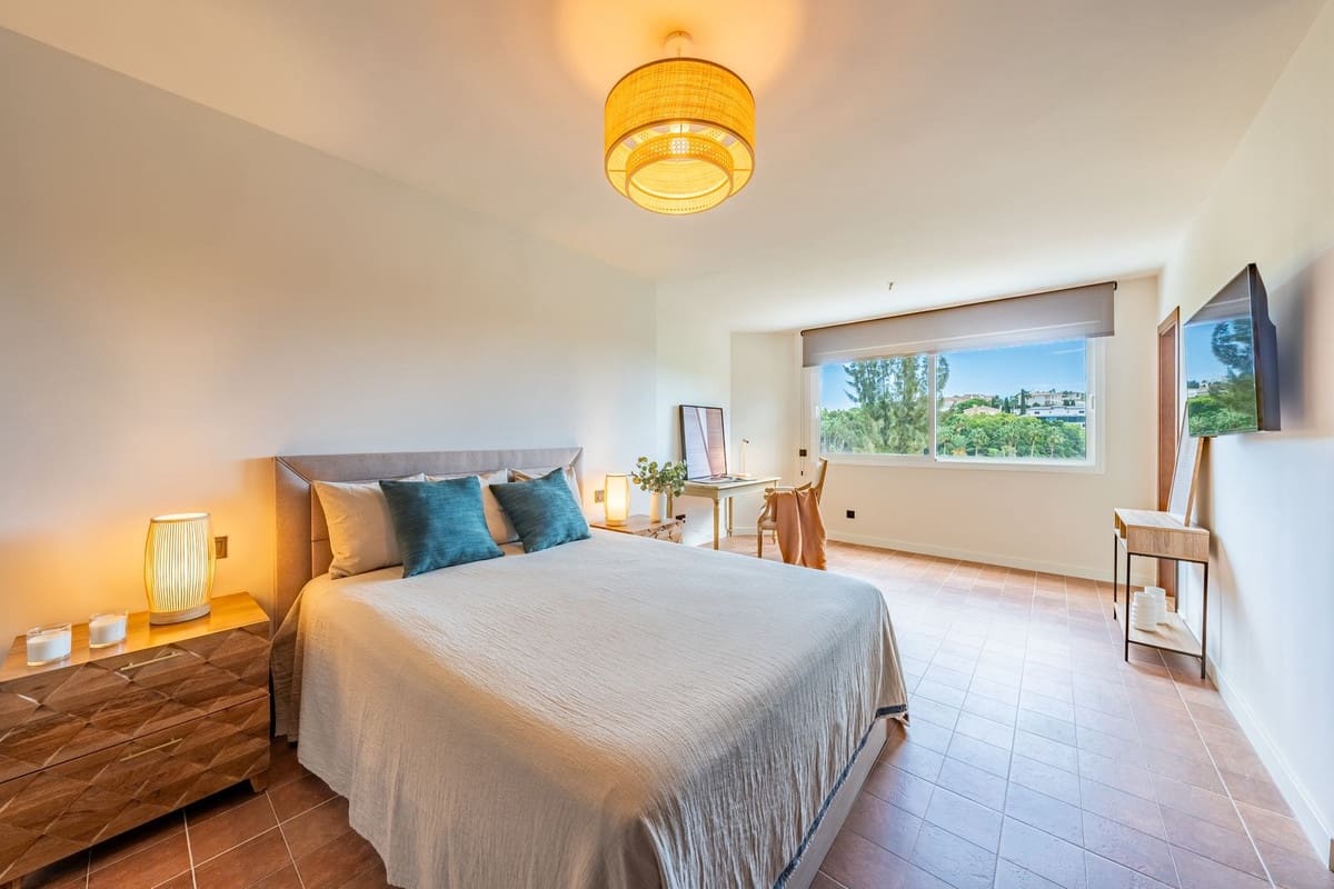 3 bedroom Villa for sale in Benalmadena Costa with pool garage - € 985,000 (Ref: 10122764)