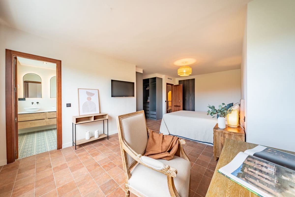 3 bedroom Villa for sale in Benalmadena Costa with pool garage - € 985,000 (Ref: 10122764)