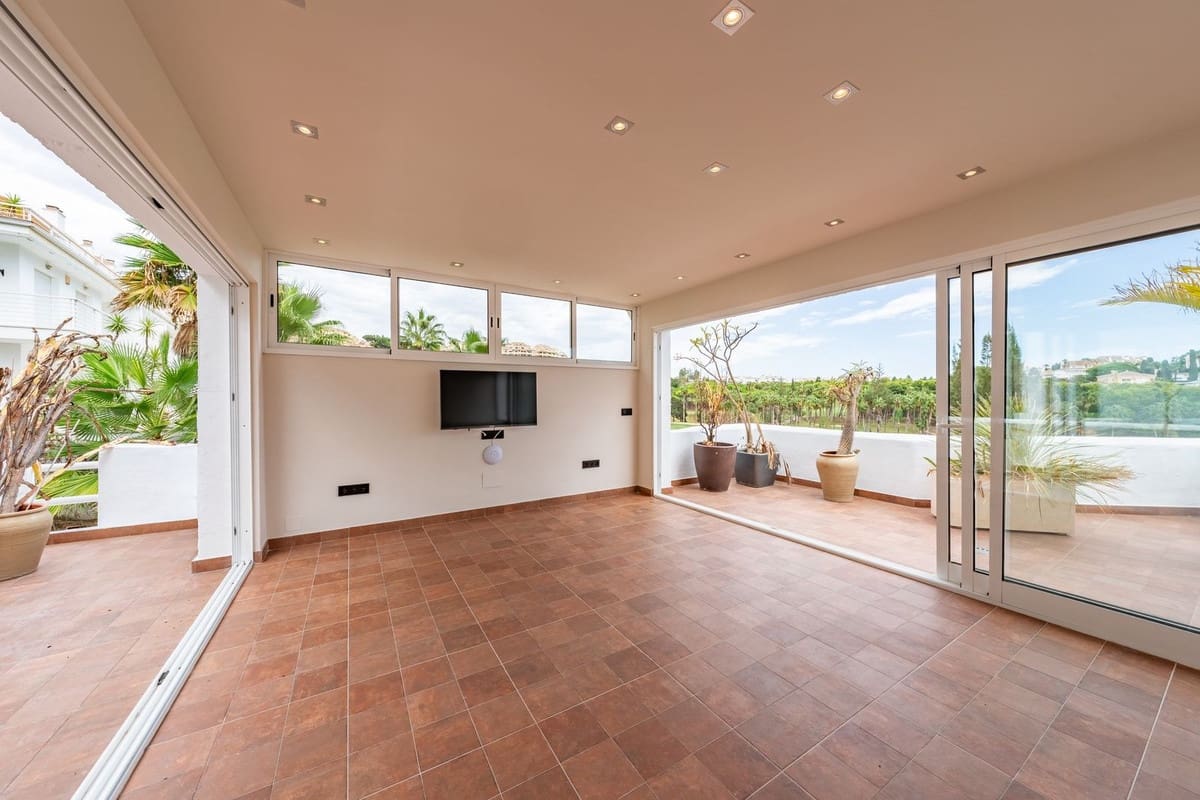 3 bedroom Villa for sale in Benalmadena Costa with pool garage - € 985,000 (Ref: 10122764)