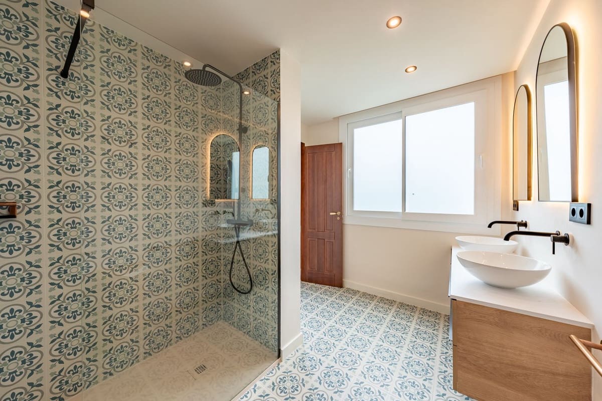 3 bedroom Villa for sale in Benalmadena Costa with pool garage - € 985,000 (Ref: 10122764)