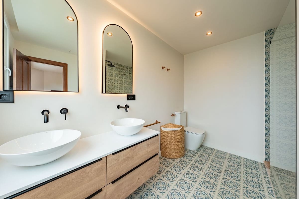 3 bedroom Villa for sale in Benalmadena Costa with pool garage - € 985,000 (Ref: 10122764)