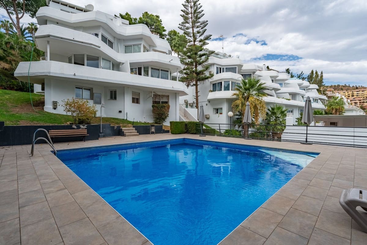3 bedroom Villa for sale in Benalmadena Costa with pool garage - € 985,000 (Ref: 10122764)