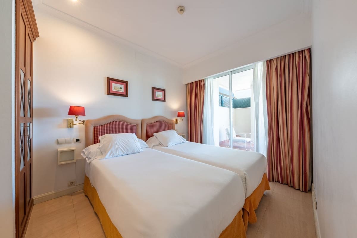 2 sypialnia Apartament na sprzedaż w Marbella z basenem garażem - 890 000 € (Ref: 10122766)