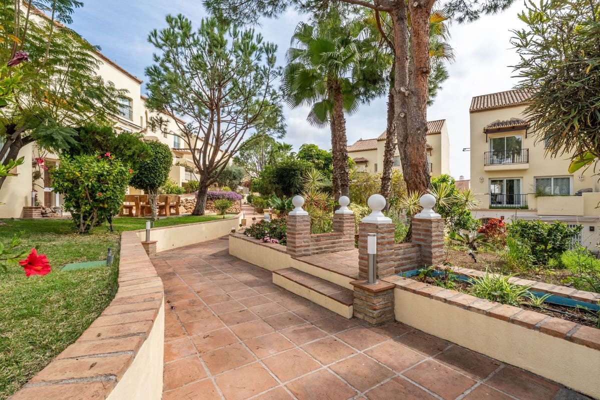 2 soverom Leilighet til salgs i Aloha Golf med svømmebasseng - € 399 000 (Ref: 10122773)