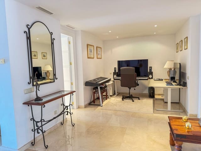 2 sypialnia Apartament na sprzedaż w Río Real, Marbella z basenem garażem - 590 000 € (Ref: 10122778)