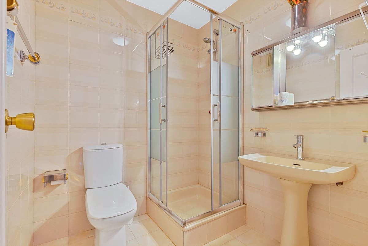 Apartamento de 2 habitaciones en Fuengirola en venta con piscina garaje - 590.000 € (Ref: 10122779)