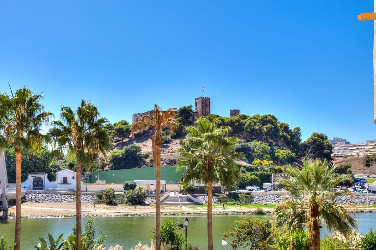 Apartamento de 2 habitaciones en Fuengirola en venta con piscina garaje - 590.000 € (Ref: 10122779)