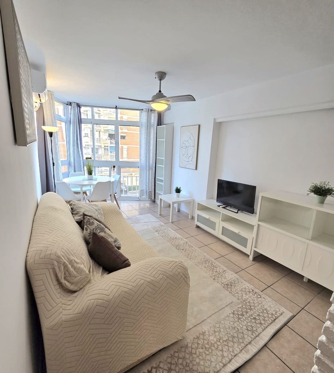 2 soveværelse Lejlighed til salg i Benalmadena med swimmingpool - € 239.900 (Ref: 10122782)