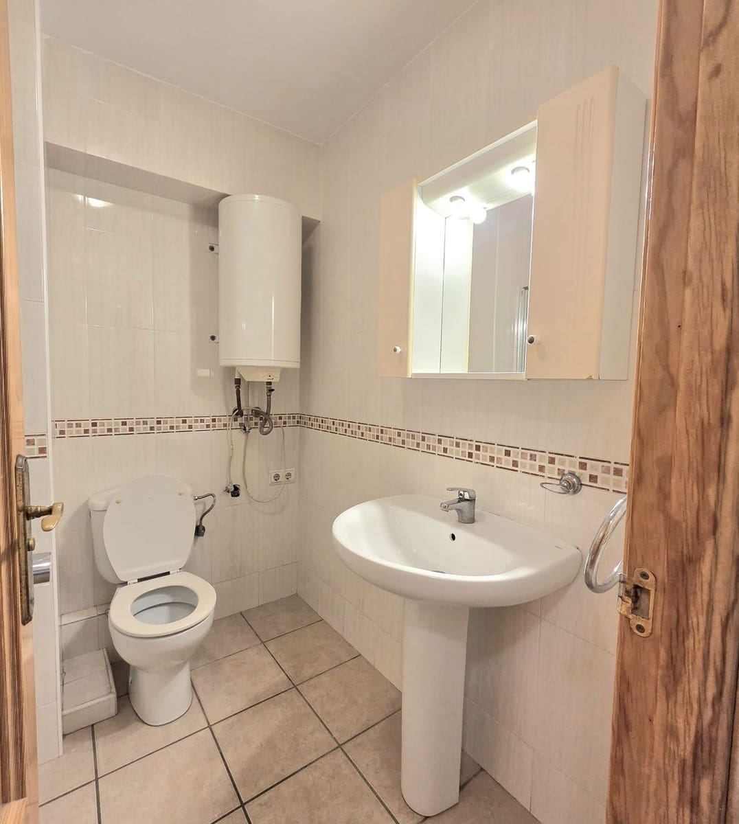 2 soveværelse Lejlighed til salg i Benalmadena med swimmingpool - € 239.900 (Ref: 10122782)