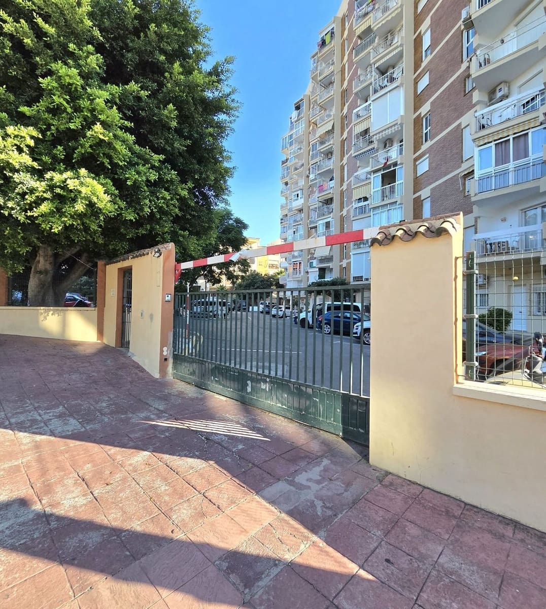 2 soveværelse Lejlighed til salg i Benalmadena med swimmingpool - € 239.900 (Ref: 10122782)