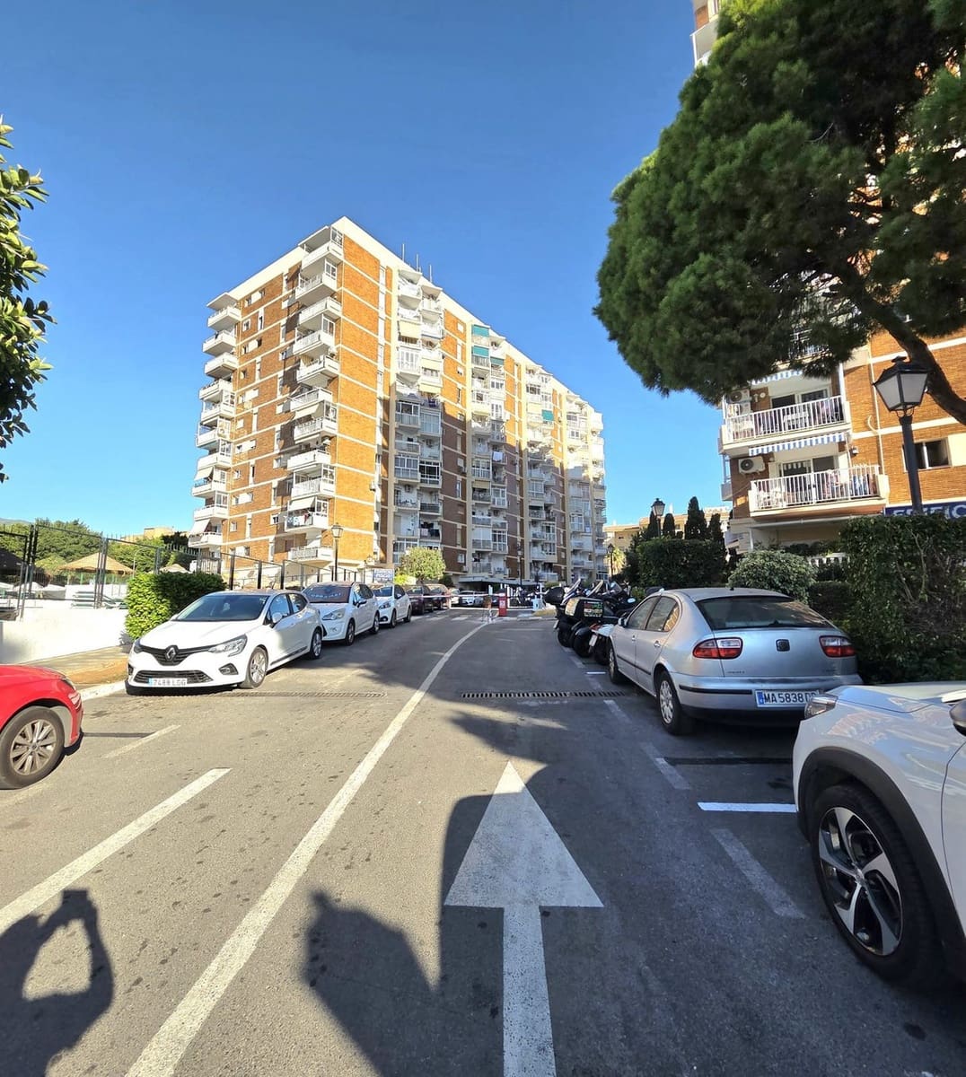 2 soveværelse Lejlighed til salg i Benalmadena med swimmingpool - € 239.900 (Ref: 10122782)