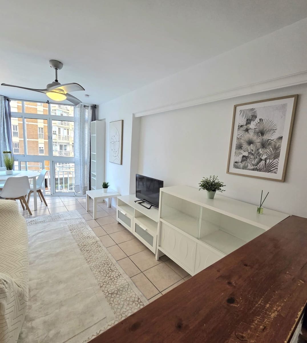 2 soveværelse Lejlighed til salg i Benalmadena med swimmingpool - € 239.900 (Ref: 10122782)