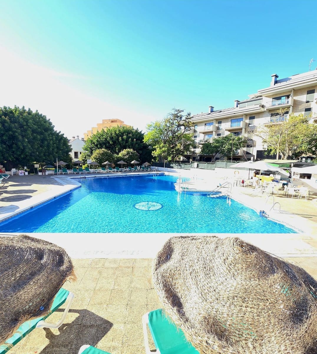 2 soveværelse Lejlighed til salg i Benalmadena med swimmingpool - € 239.900 (Ref: 10122782)
