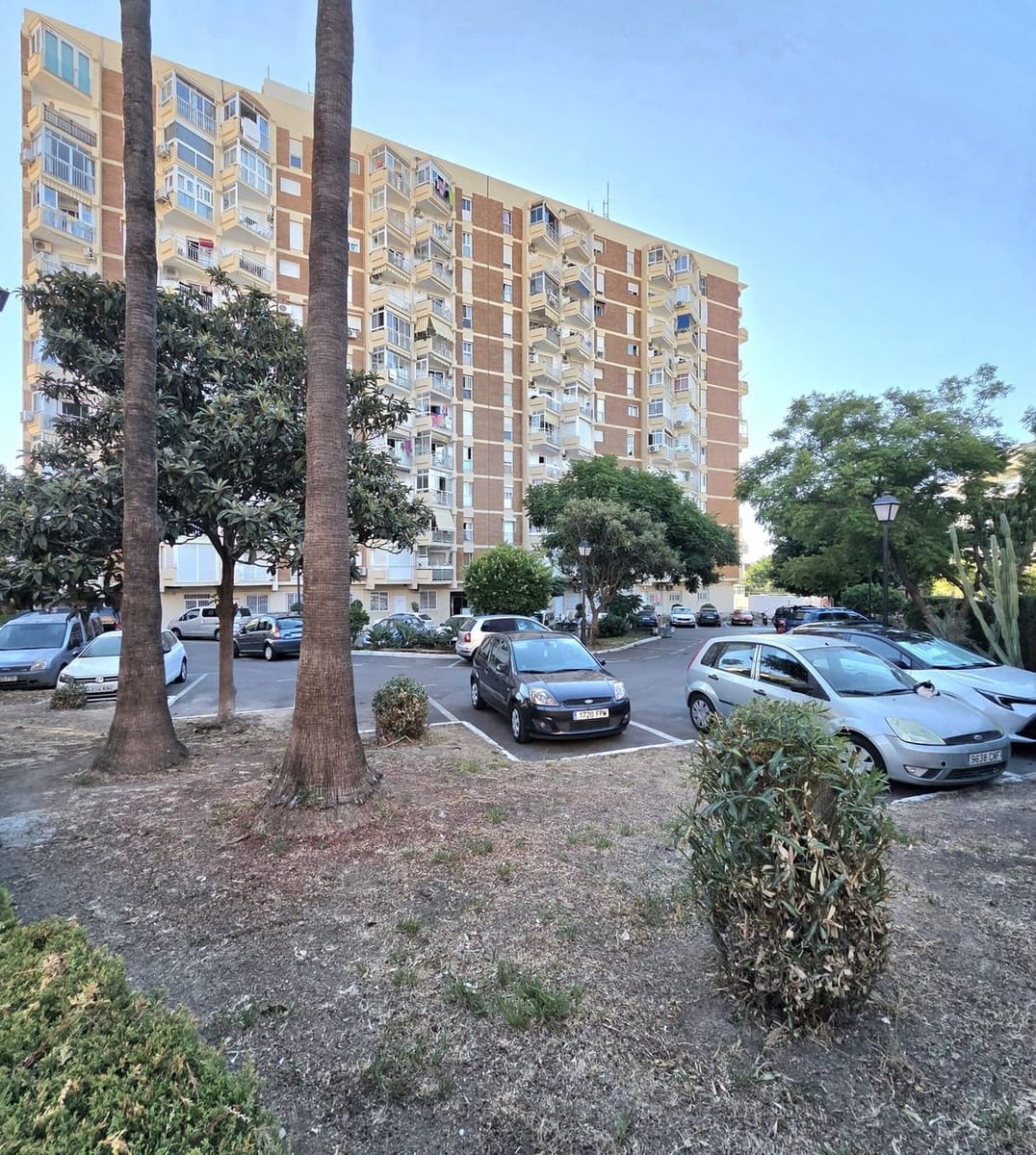 2 soveværelse Lejlighed til salg i Benalmadena med swimmingpool - € 239.900 (Ref: 10122782)