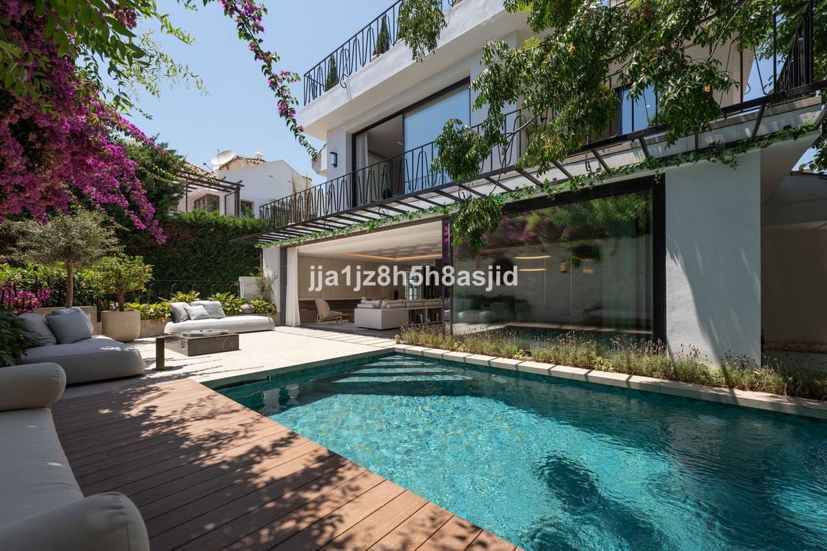 4 quarto Moradia para venda em Marbella com piscina garagem - 15 900 000 € (Ref: 10122852)