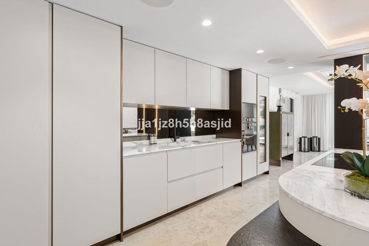 4 quarto Moradia para venda em Marbella com piscina garagem - 15 900 000 € (Ref: 10122852)