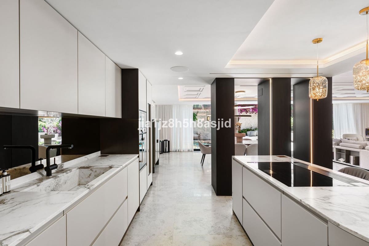 4 quarto Moradia para venda em Marbella com piscina garagem - 15 900 000 € (Ref: 10122852)