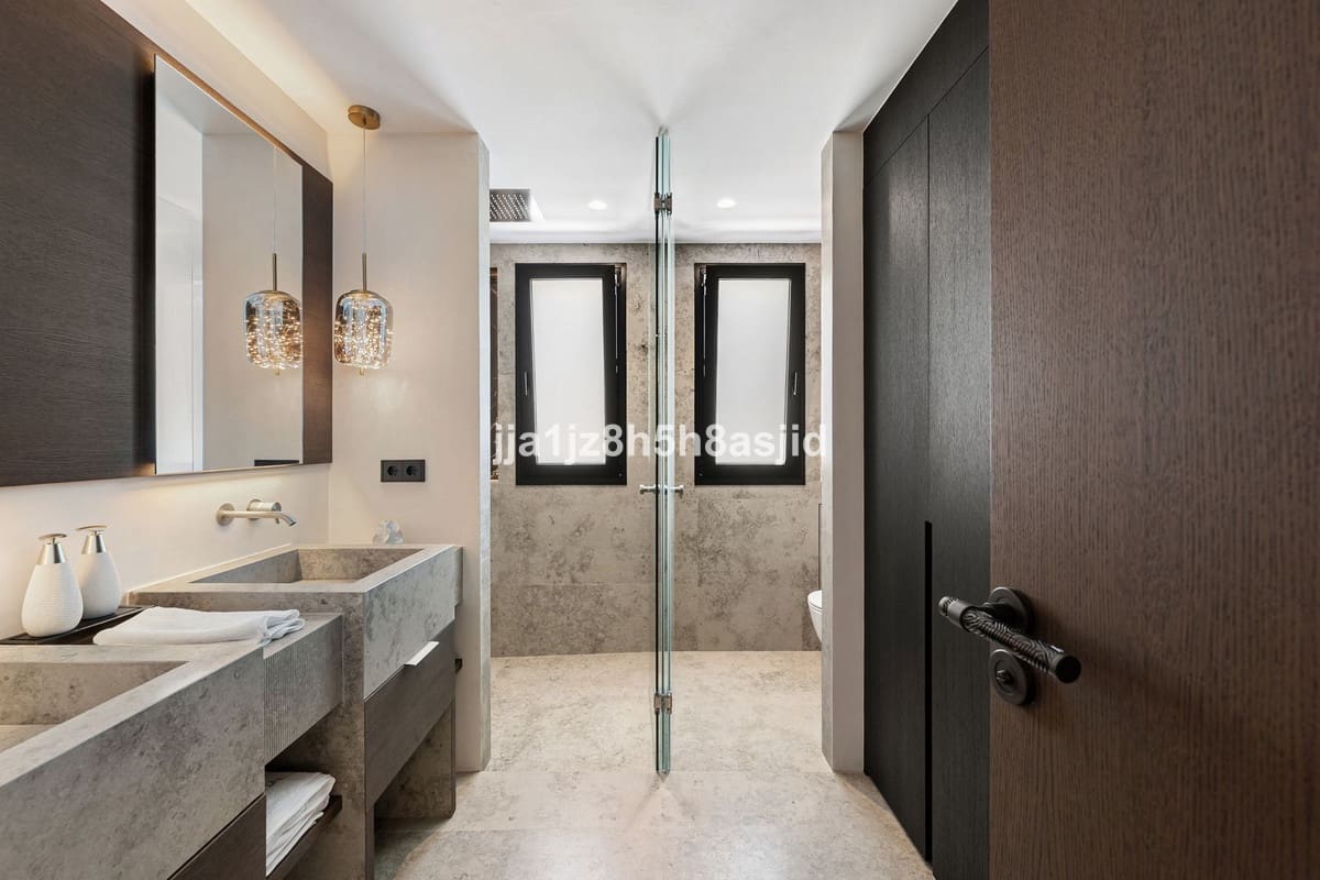 4 quarto Moradia para venda em Marbella com piscina garagem - 15 900 000 € (Ref: 10122852)