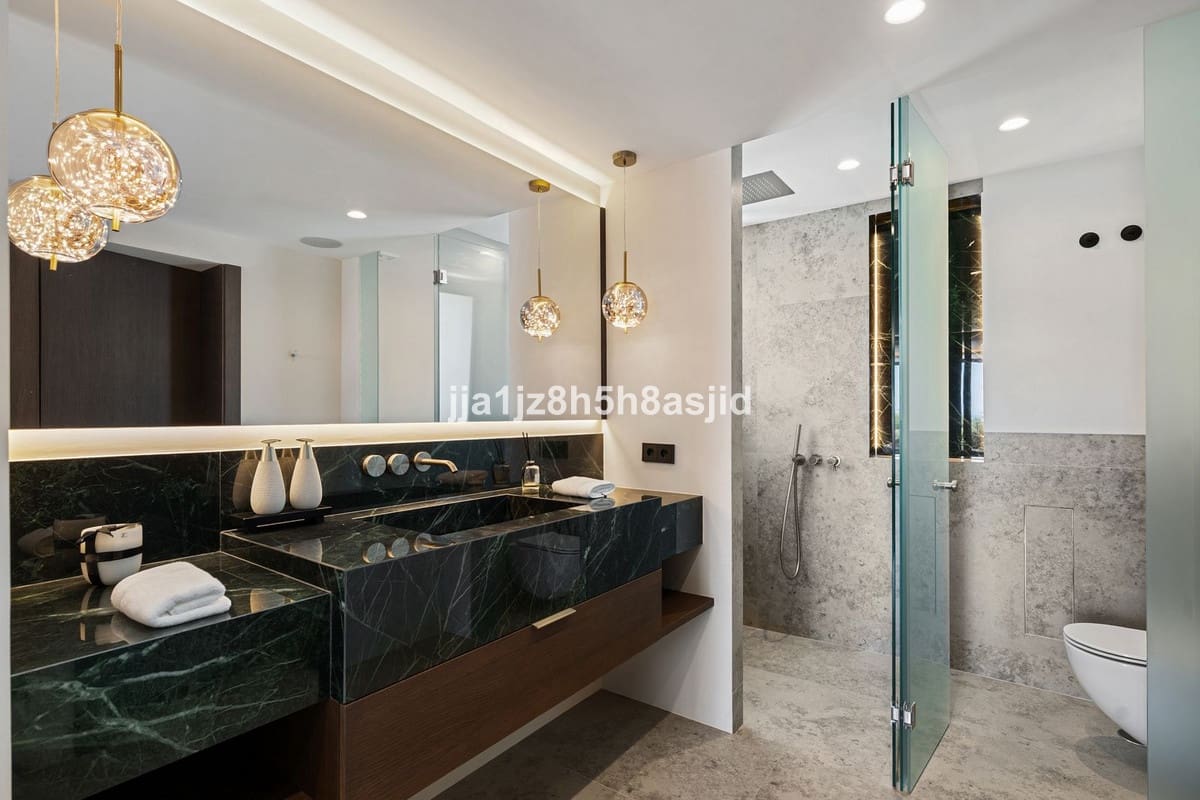 4 quarto Moradia para venda em Marbella com piscina garagem - 15 900 000 € (Ref: 10122852)