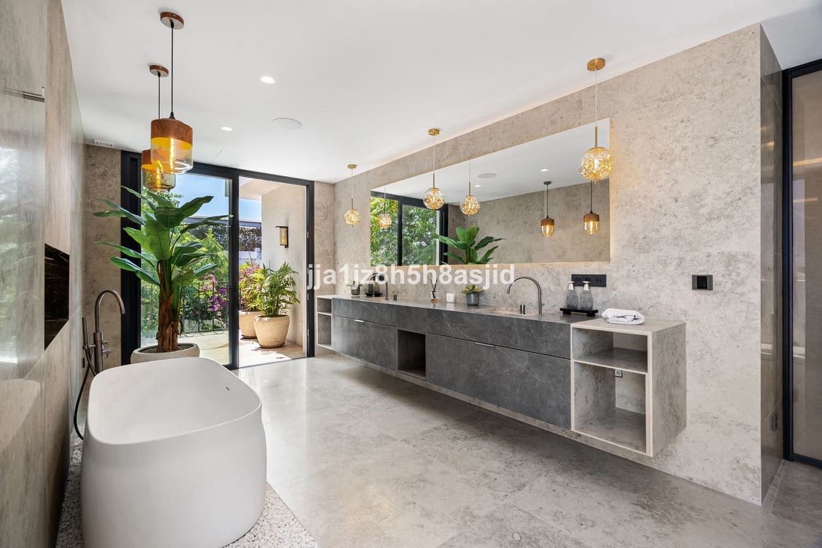 4 quarto Moradia para venda em Marbella com piscina garagem - 15 900 000 € (Ref: 10122852)