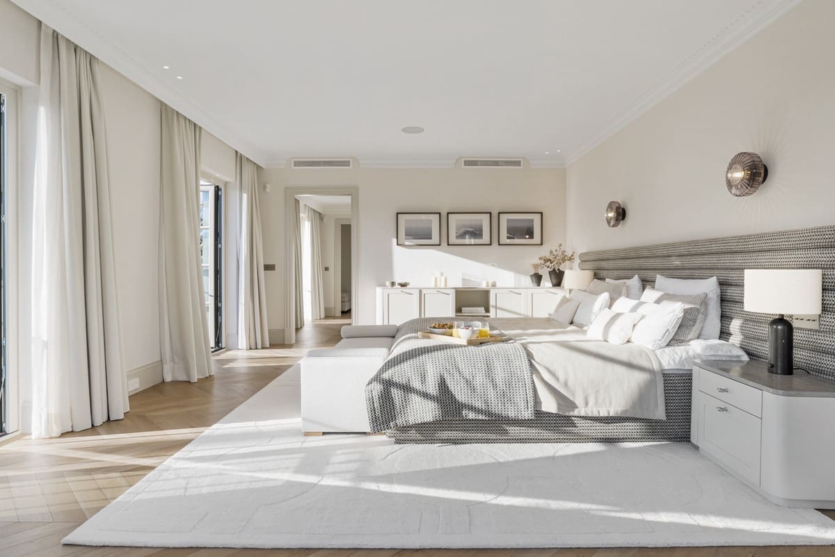 6 soverom Villa til salgs i Nueva Andalucia med svømmebasseng garasje - € 10 850 000 (Ref: 10122878)