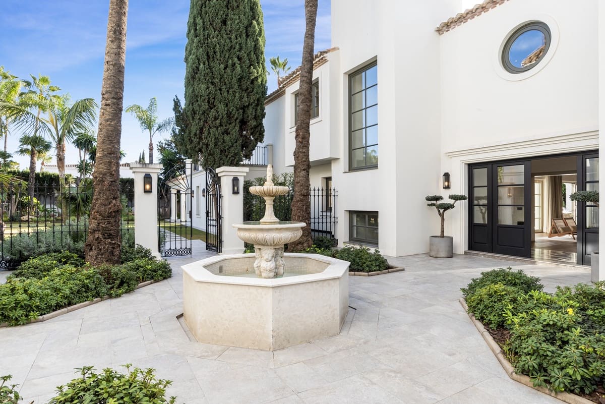 6 soverom Villa til salgs i Nueva Andalucia med svømmebasseng garasje - € 10 850 000 (Ref: 10122878)