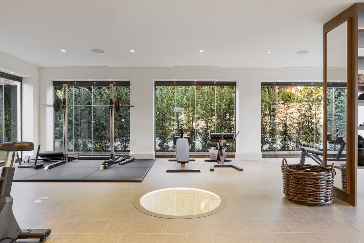 6 soverom Villa til salgs i Nueva Andalucia med svømmebasseng garasje - € 10 850 000 (Ref: 10122878)